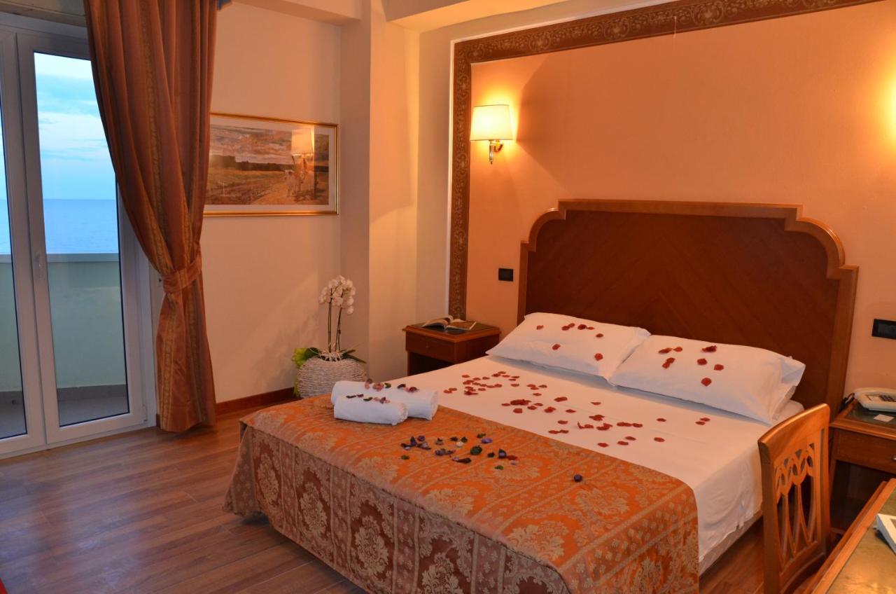 Grand Hotel Montesilvano Marina מראה חיצוני תמונה