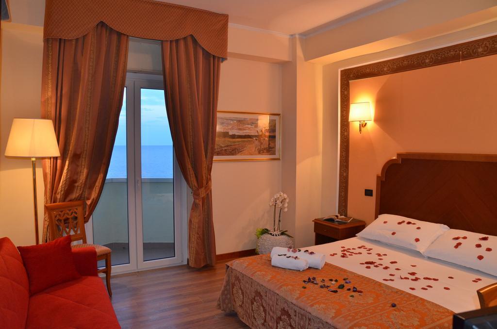 Grand Hotel Montesilvano Marina מראה חיצוני תמונה
