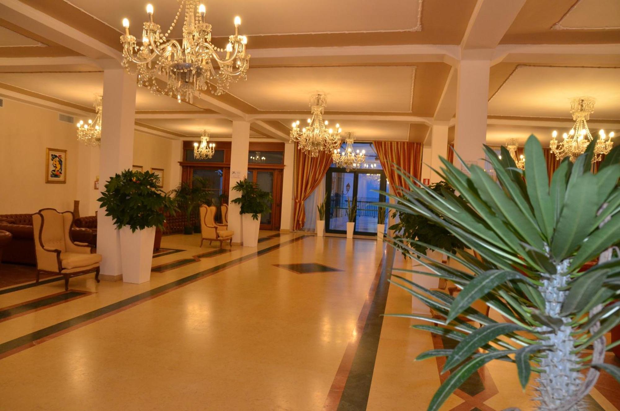 Grand Hotel Montesilvano Marina מראה חיצוני תמונה